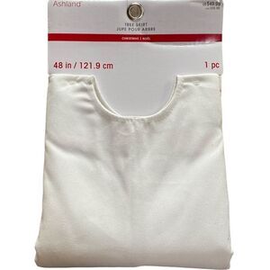 Ashland Christmas White Red Tree Skirt 48 Inch Snowflake Design PomPom Trim NWT